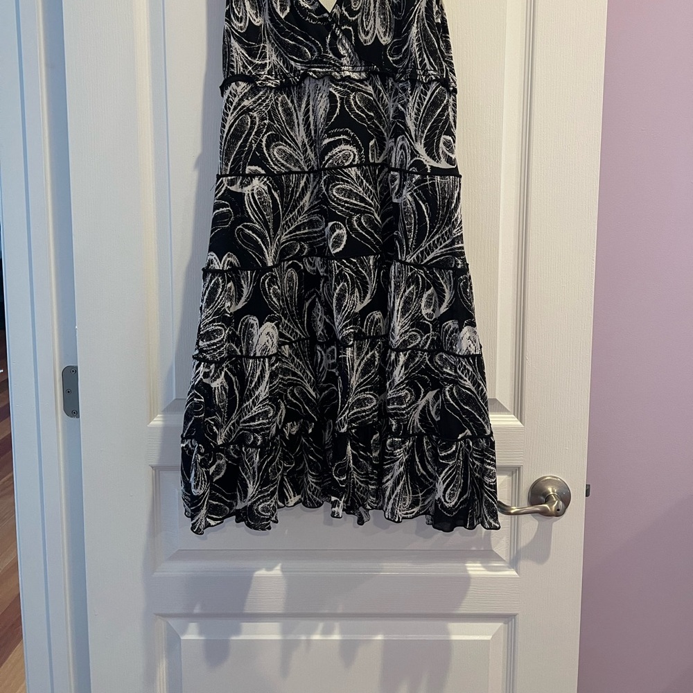 Nice summer dress that has been worn twice, but is very cute